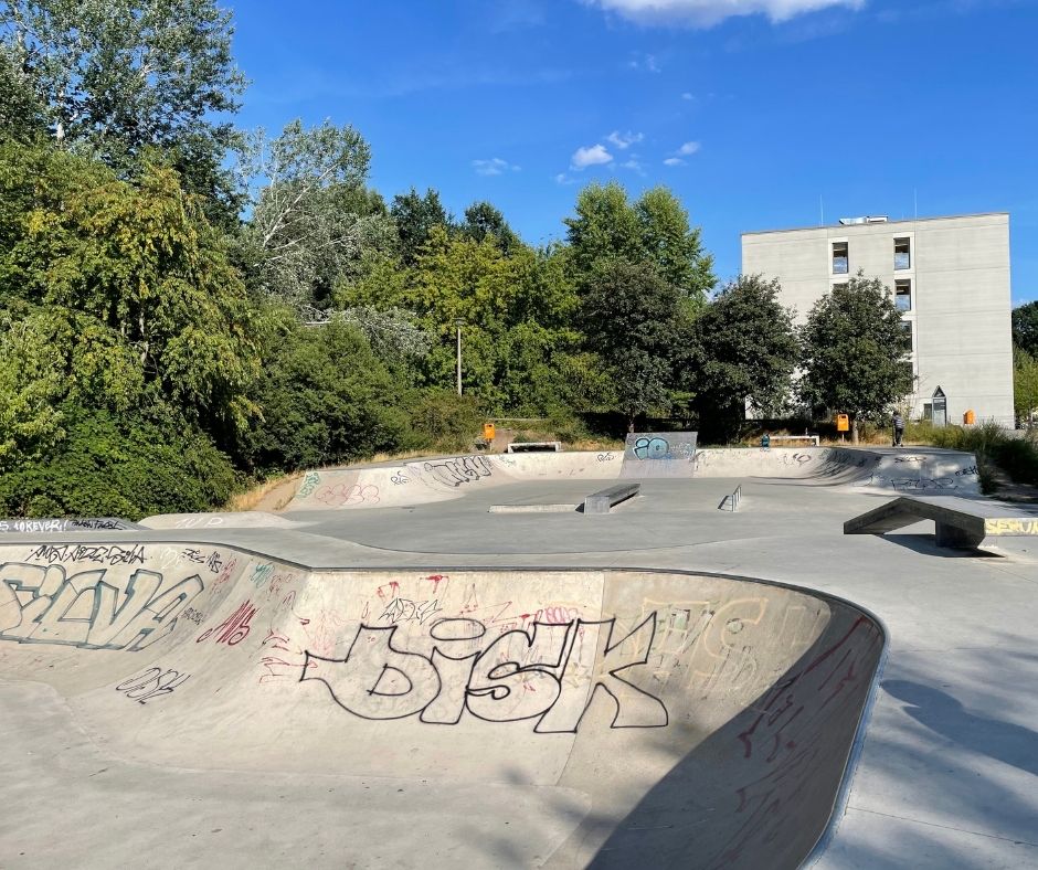 View 5 of the street section