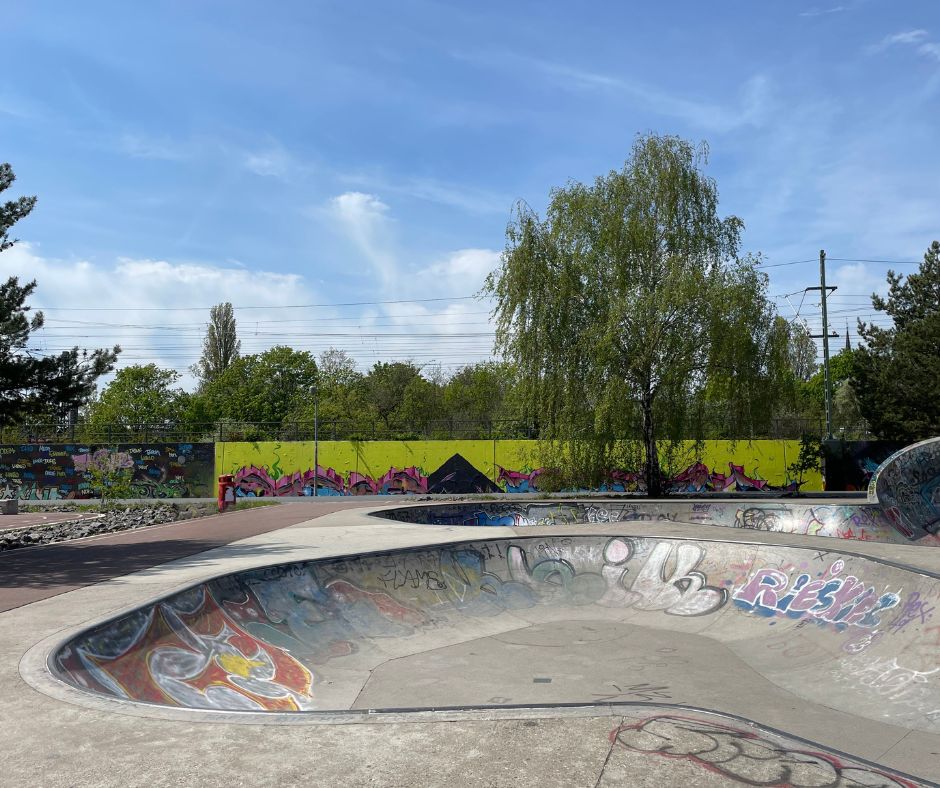 View 2 of the small bowl